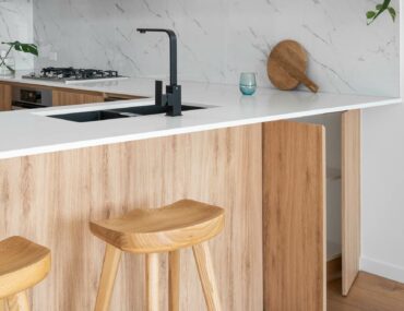 Cuisine blanche et bois : un design intemporel