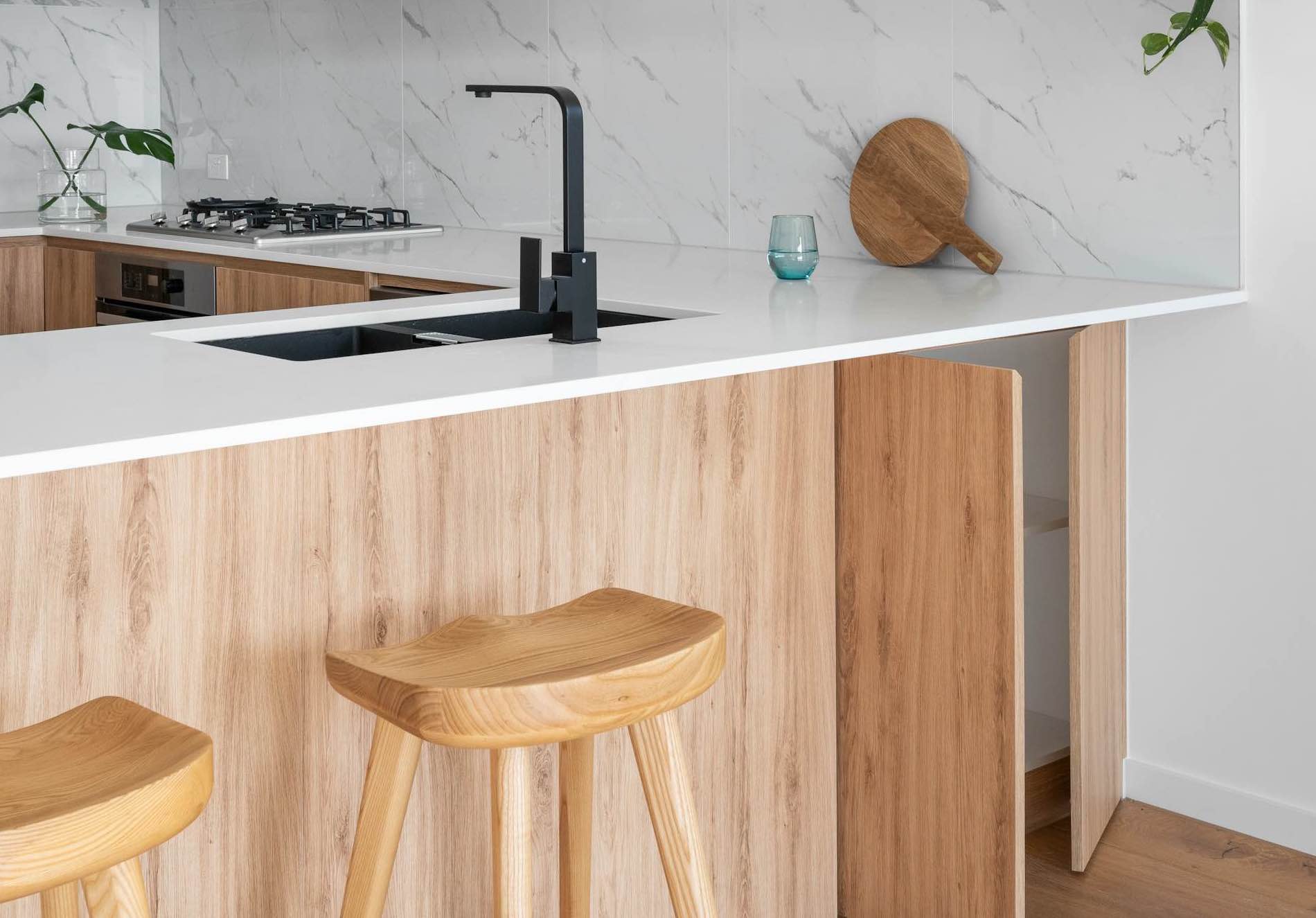 Cuisine blanche et bois : un design intemporel