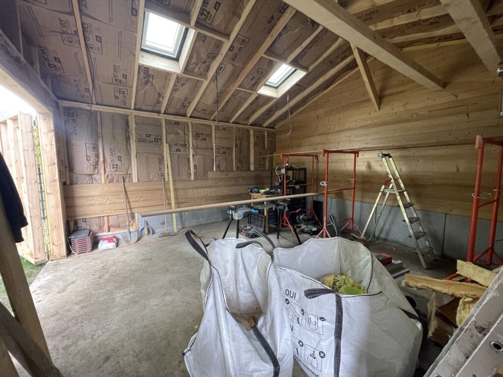travaux rénovation chalet pose de bardage en bois