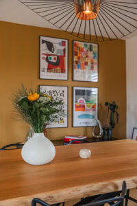 jaune moutarde salon rétro chic