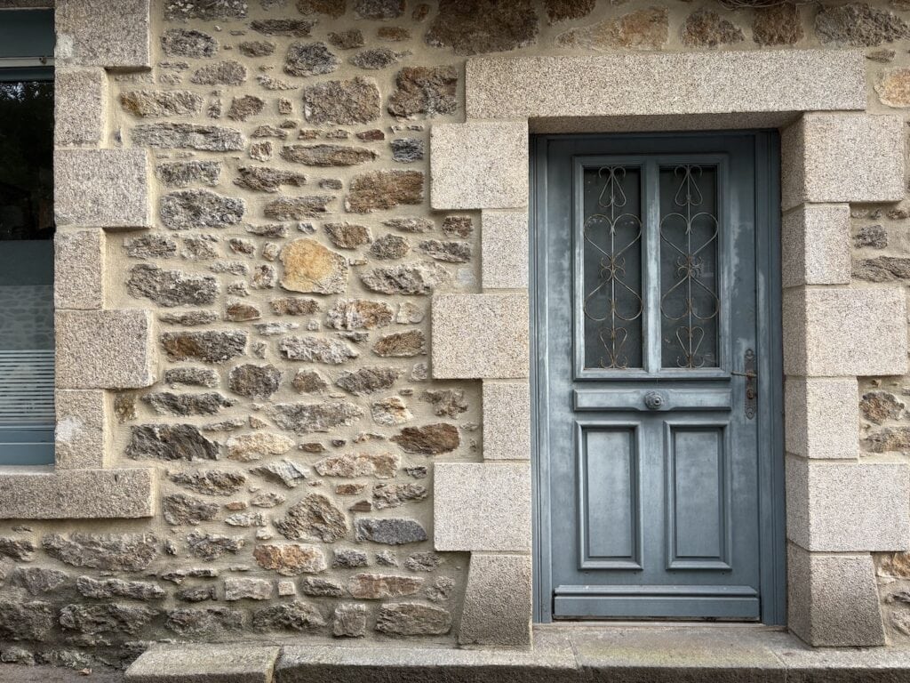 Maison meulière : rénovation, conseils et idées pour la remettre au goût du jour