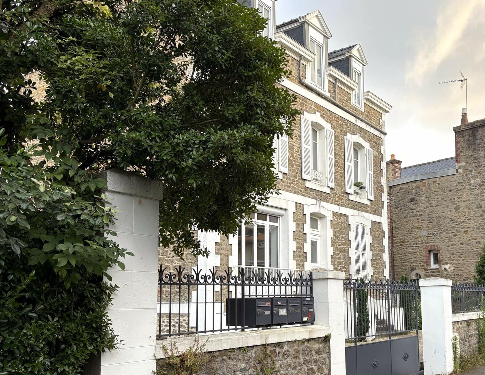 Maison meulière : rénovation, conseils et idées pour la remettre au goût du jour