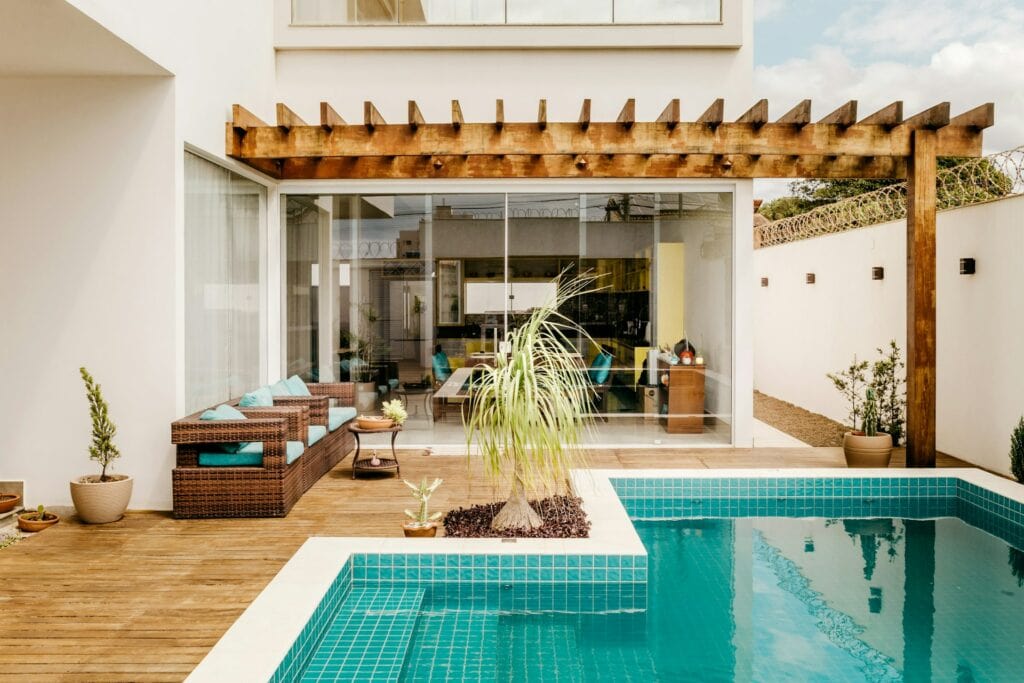 pergola bois piscine aménagement