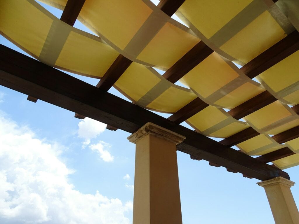 Les options de couverture pour le toit d'une pergola