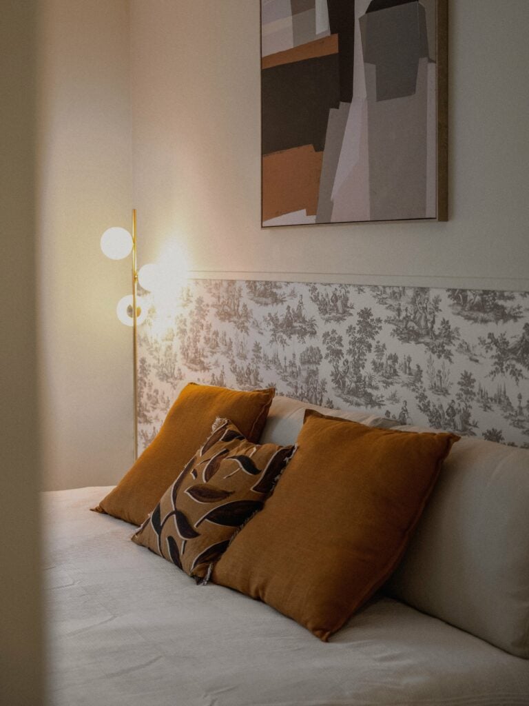 coussin jaune moutarde