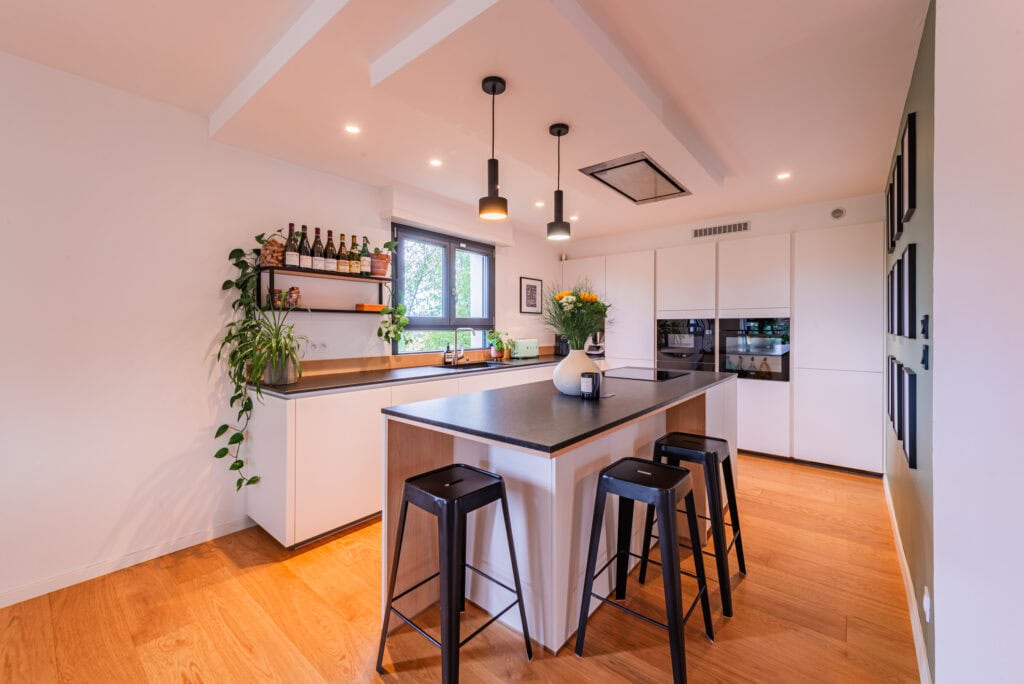 Parquet lame large dans la cuisine de notre projet WKB
