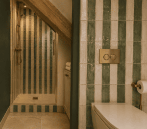 Agencement salle de bain sous pente
