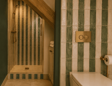 Agencement salle de bain sous pente : transformer vos combles en oasis de bien-être