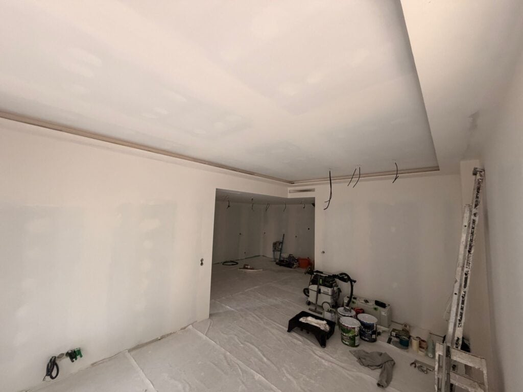 Suivi des travaux du faux plafond led du projet Alexandre 3 à Cannes