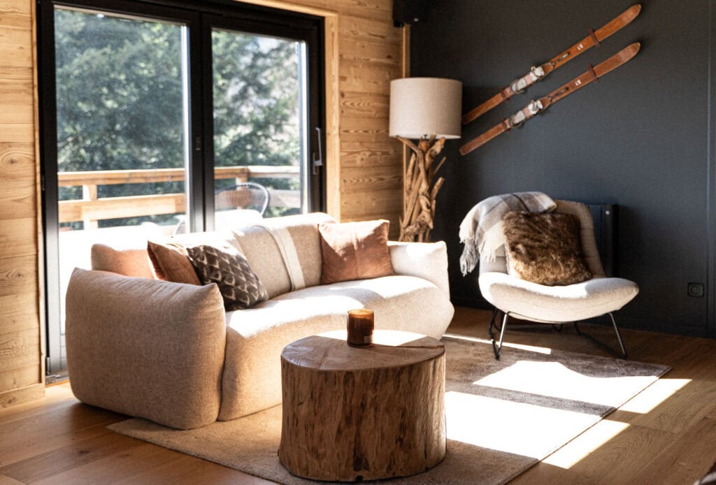 tapis XXL pour définir l'espace salon dans une ambiance chalet