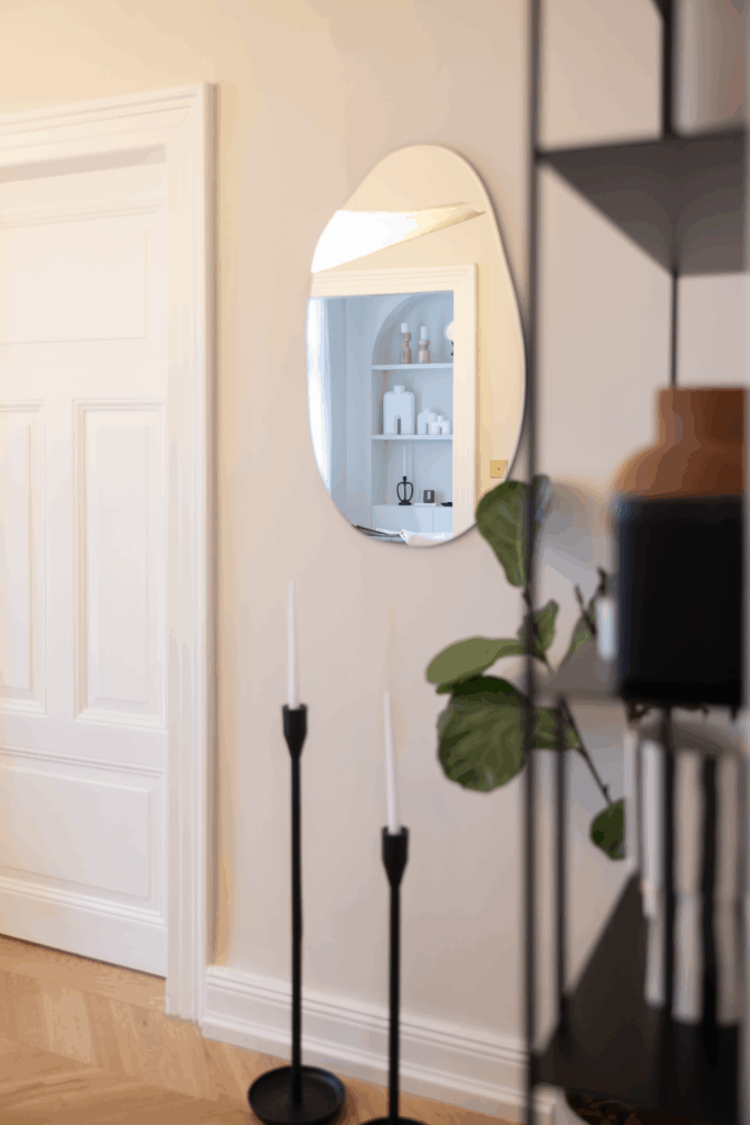 salon rénové moderne à Paris par Ynspir