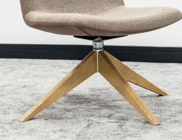 La chaise tripode : l’icône du design qui révolutionne nos intérieurs depuis 70 ans