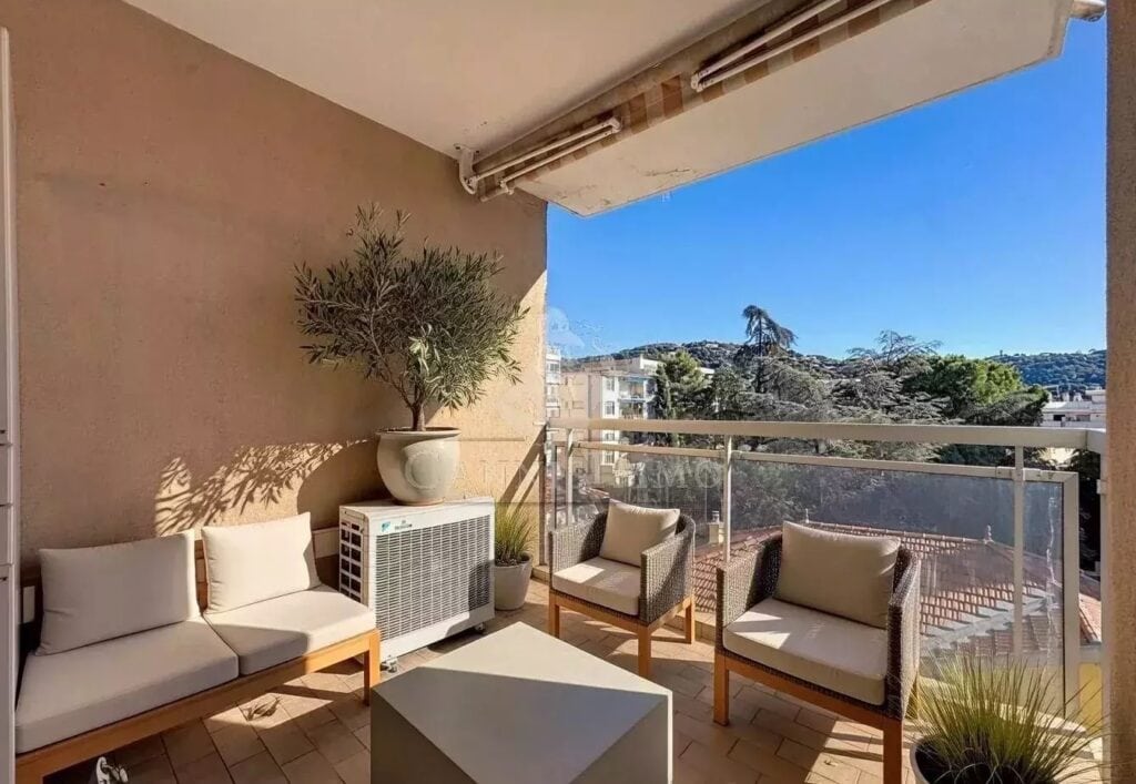 Découvrez cette annonce de Cannes Immo pour un 2P - CANNES QUARTIER DES ANGLAIS