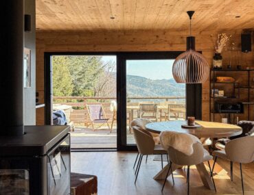 Baie vitrée ossature bois : le secret d’une pose sûre