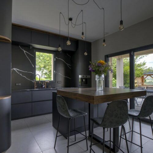 Cuisine sur-mesure avec cave à vin proche de Bourg-en-Bresse