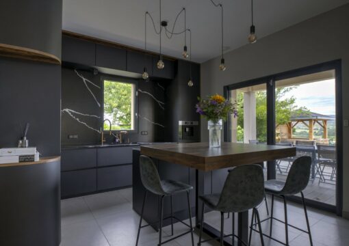 Cuisine sur-mesure avec cave à vin proche de Bourg-en-Bresse