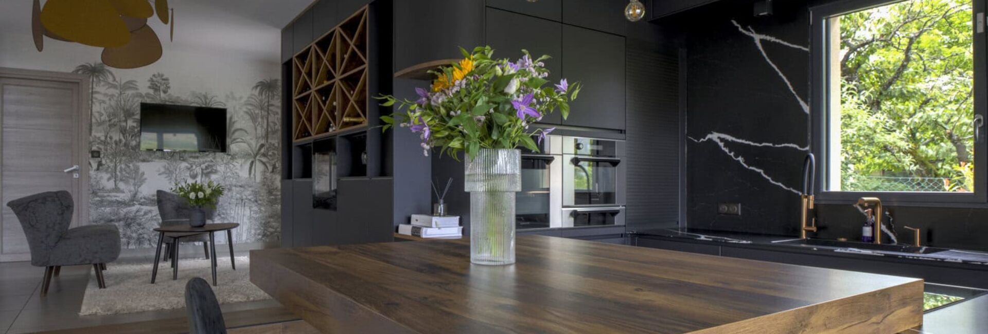 Cuisine sur-mesure avec cave à vin proche de Bourg-en-Bresse