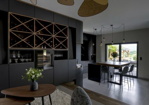 Cuisine sur-mesure avec cave à vin proche de Bourg-en-Bresse