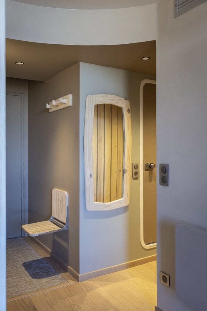 essences de bois non traitées, pour respecter la vision de Charlotte Perrand.