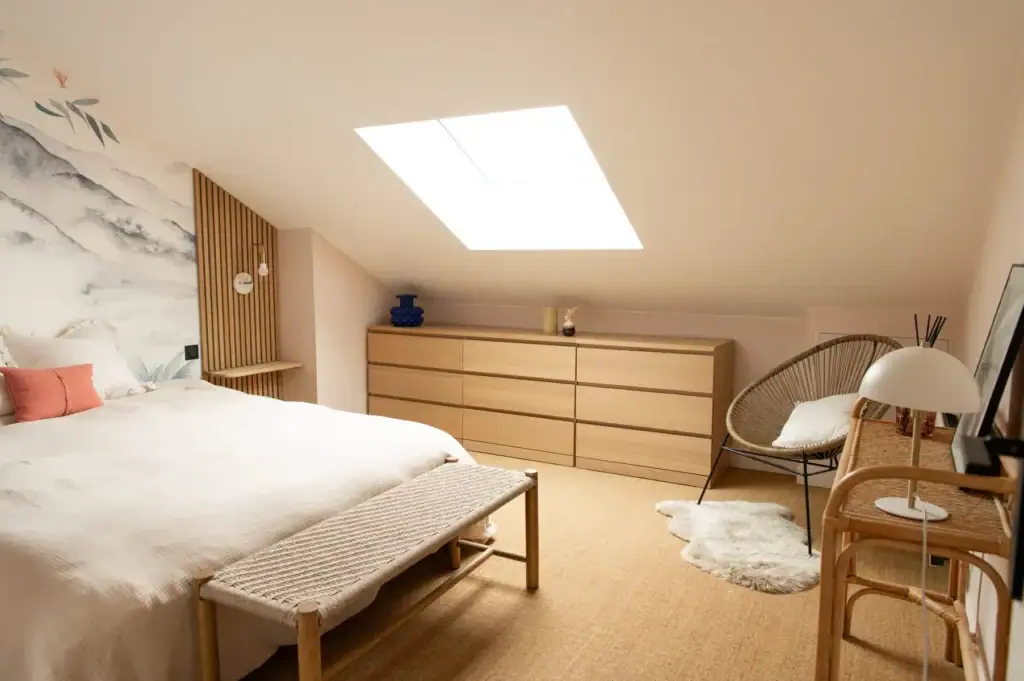 Chambre parentale dans les tons blanc cassé 