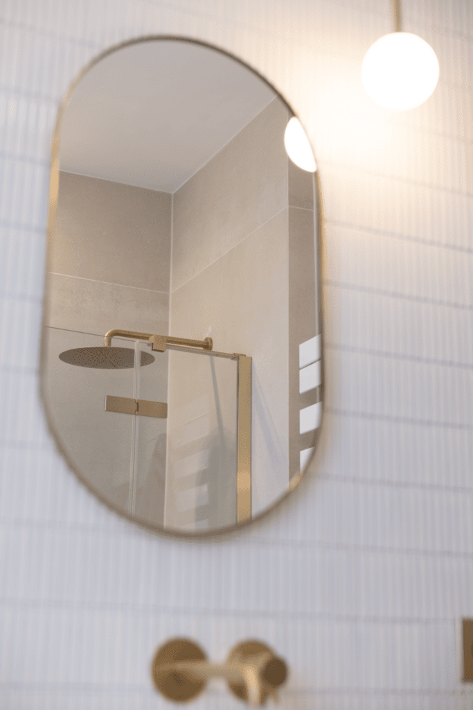 interupteurs et robinetterie en laiton brossé