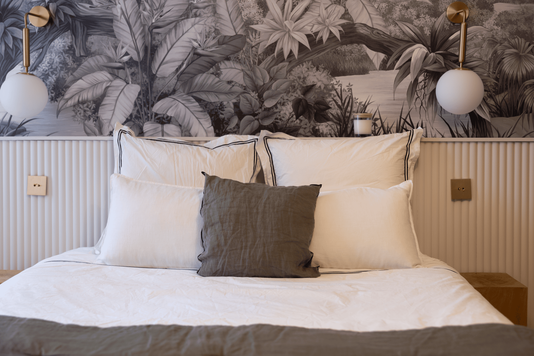 Tête de lit avec revêtement Orac Decor : exemples de projets