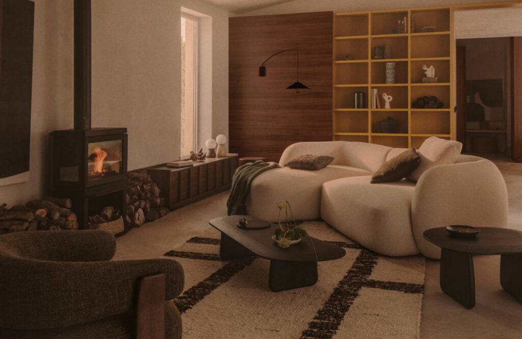 Salon Kave home avec une ambiance chaude et boisé 