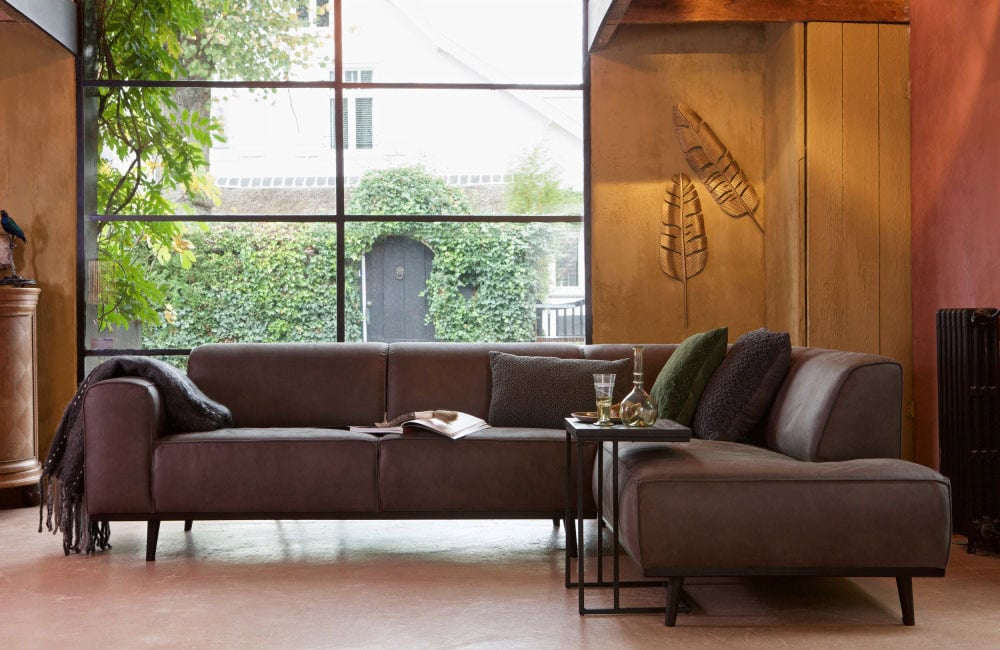 Canapé en cuir marron de chez Drawer dans un salon contemporain