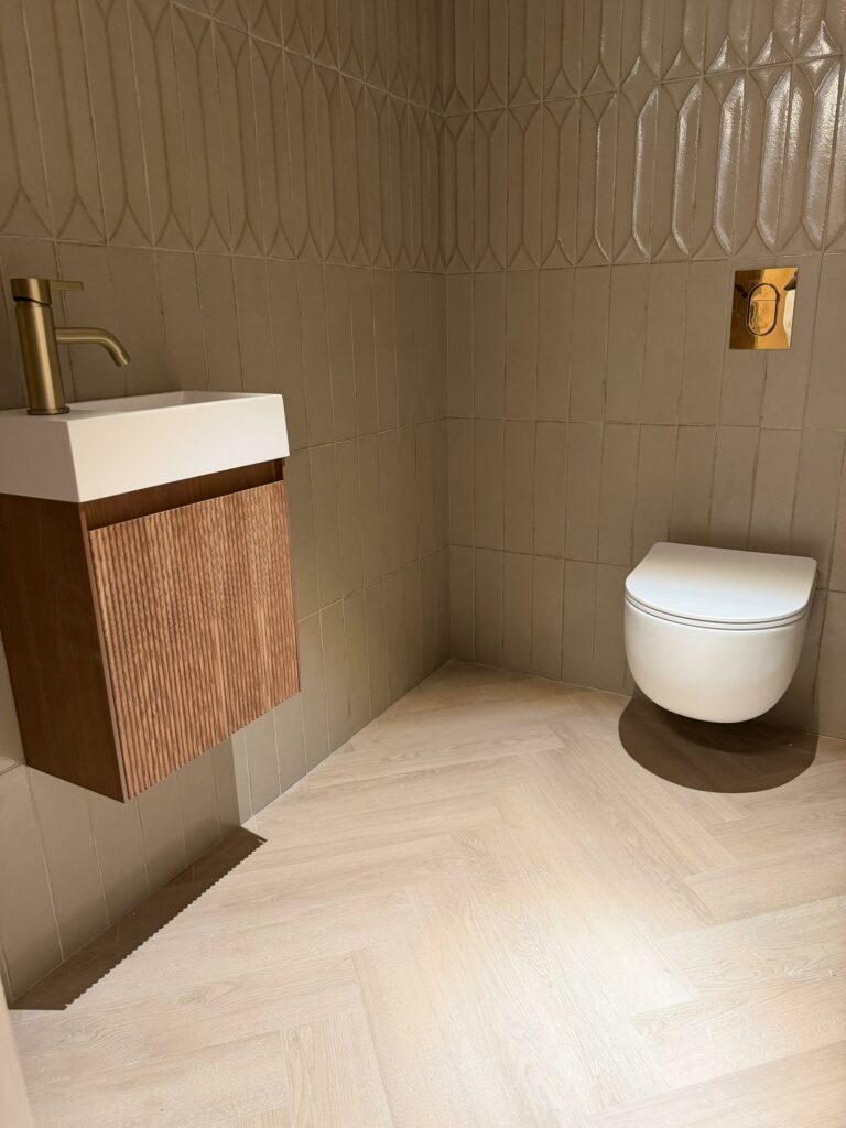 Le mix carrelage/parquet stratifique fonctionne aussi très bien