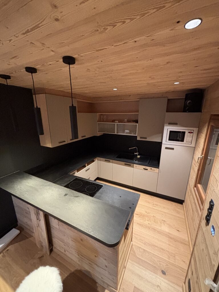 cuisine en U dans un chalet