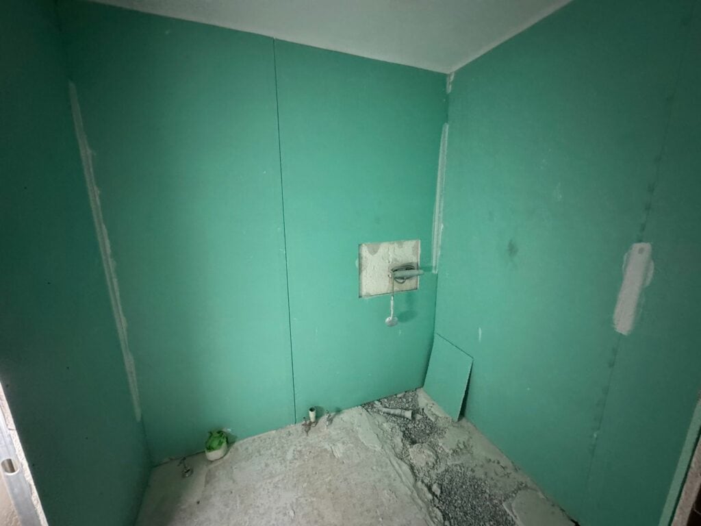 pose placo avant carrelage