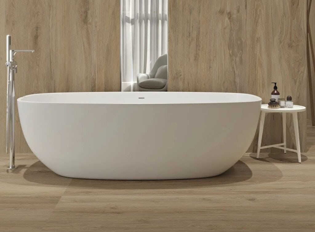 carrelage imitation parquet et baignoire