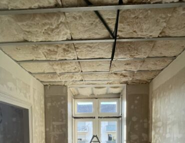 Isolation phonique du plafond : retrouver le silence chez soi