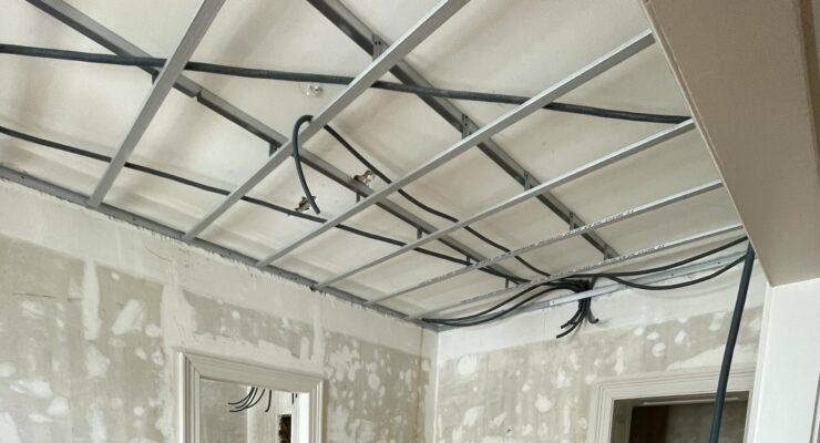 Prix au m2 d’un faux plafond : combien prévoir ?