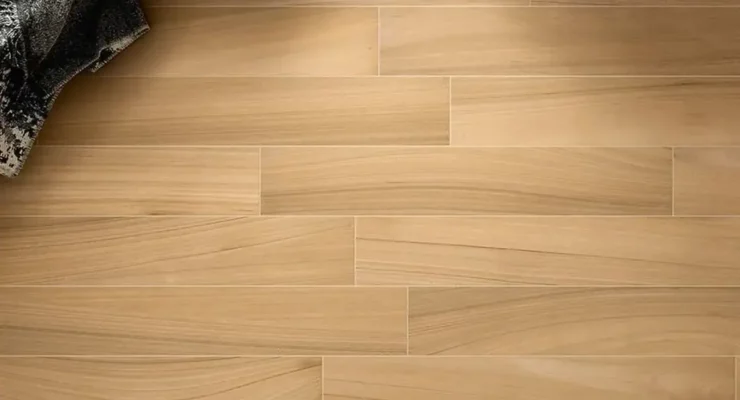Carrelage imitation parquet : choisir les bonnes références pour son intérieur