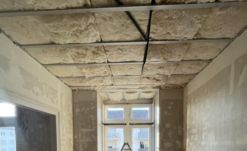 Les facteurs qui influencent le prix au m² faux plafond