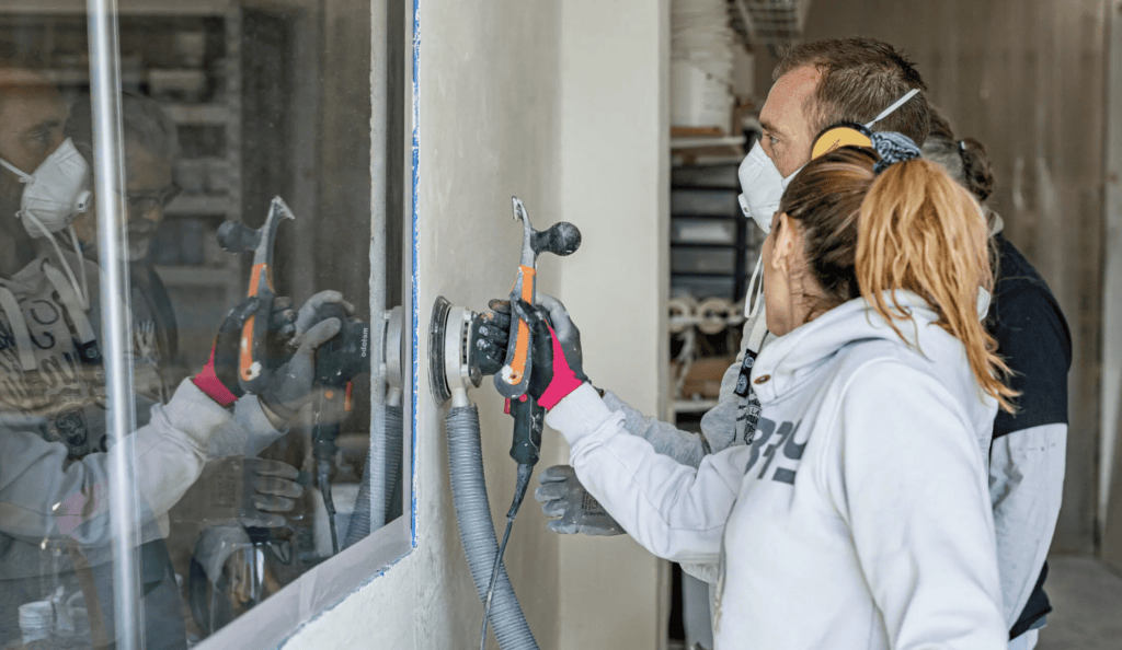 poncage du béton ciré 