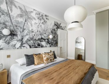 Papier peint tête de lit : la révolution déco qui transforme votre chambre en suite d’hôtel