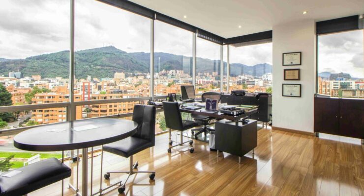 Aménager de grandes baies vitrées : comment concilier luminosité et confort thermique ?