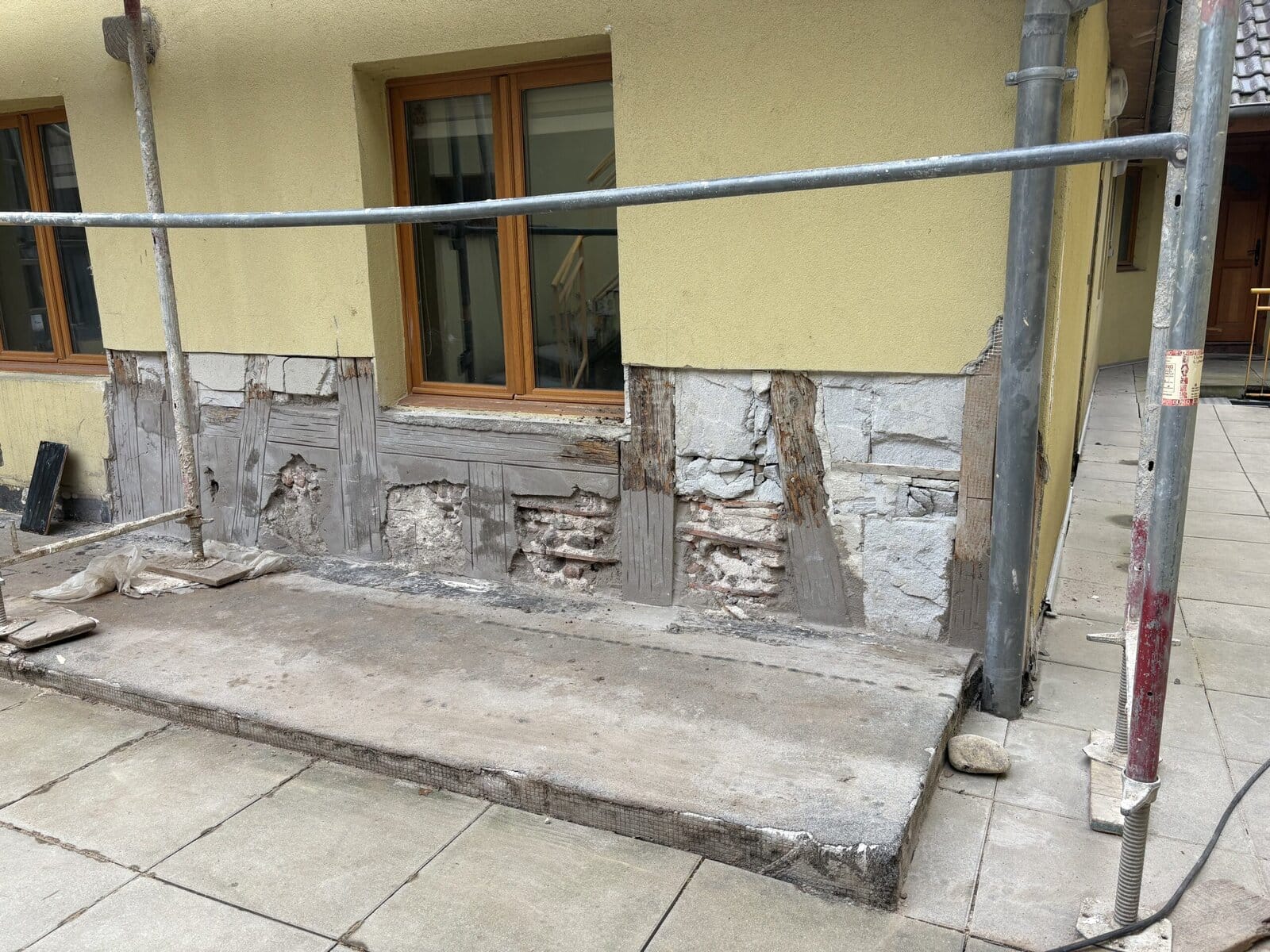 Injection de résine pour bois pourri : prix et détails pour sauver vos structures