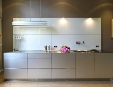 Choisir un cuisiniste à Lille : allier sur mesure, design et expertise locale