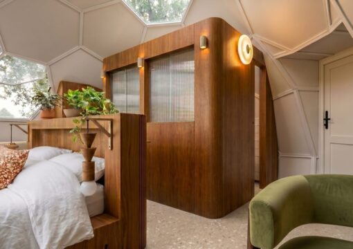 Aménagement intérieur d&rsquo;un dôme géodésique : un refuge en pleine nature