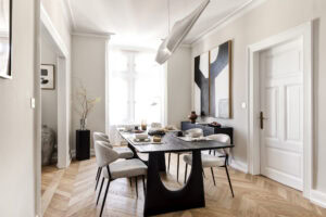Salle à manger d'un immeuble haussmannien rénové éligible Loi Malraux à Aix-en-Provence