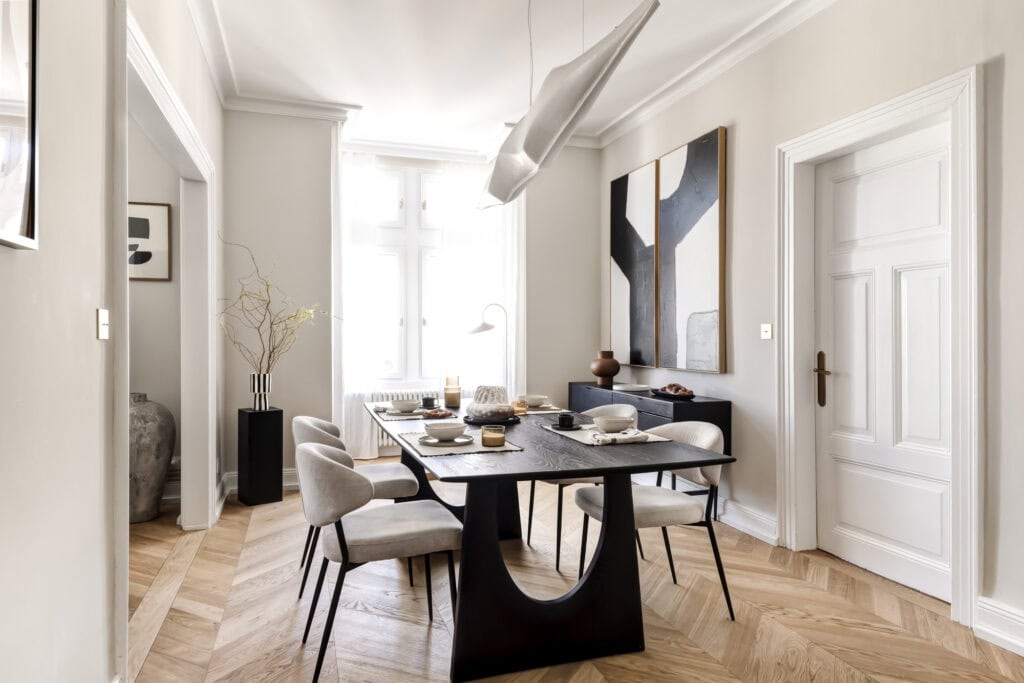 Salle à manger d'un immeuble haussmannien rénové éligible Loi Malraux à Bordeaux