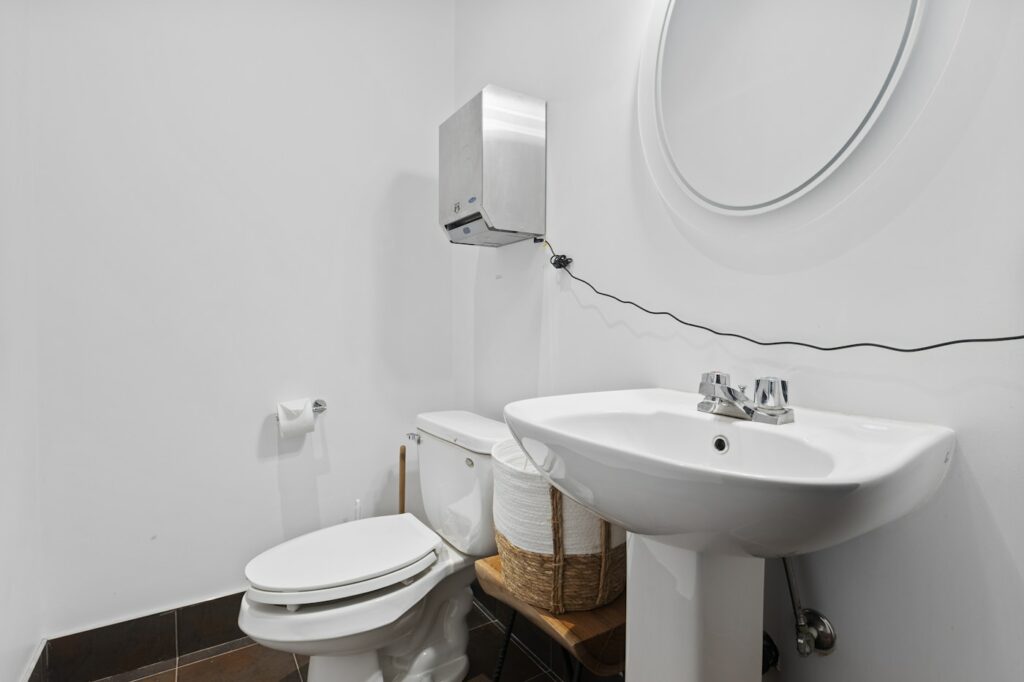 Nombre de toilettes par salarié : ce qu'impose la loi