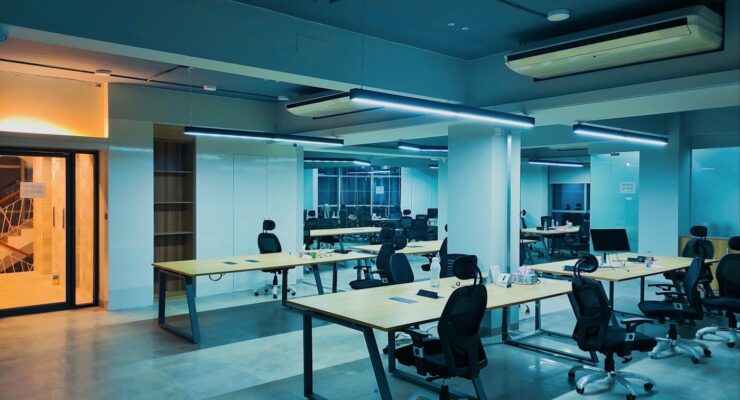 Norme d&rsquo;un bureau de travail : les respecter sans se ruiner